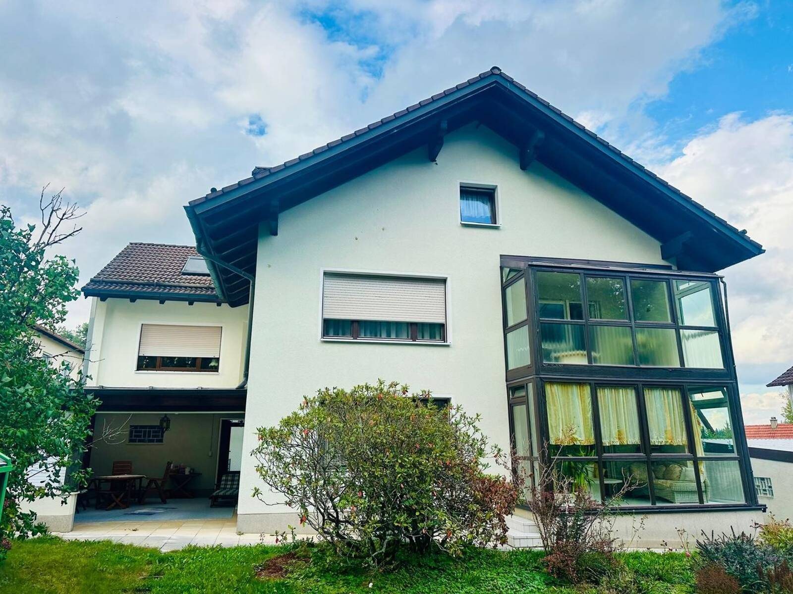 Haus im Grünen mit Wintergarten